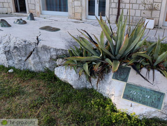 Makarska - Monument to a Bather