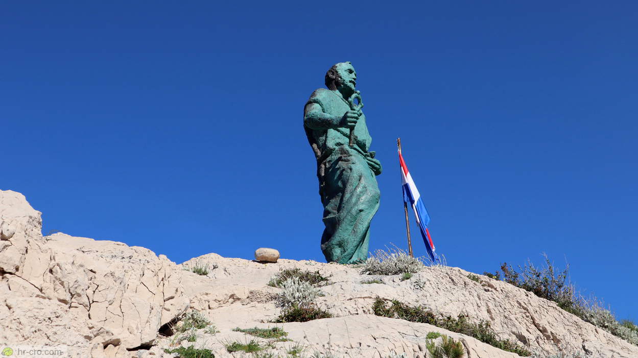 Spomenik svetemu Petru v gozdnem parku Sveti Peter