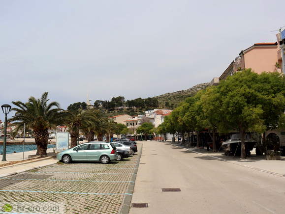 Cesta skozi center Podgore