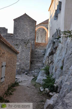 Stopnice k zgornjemu delu