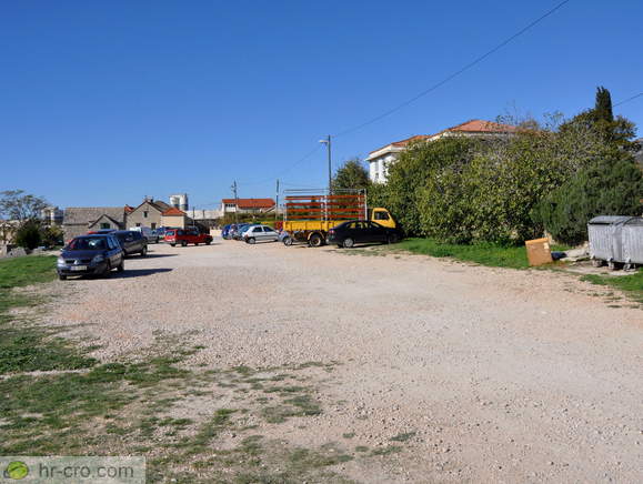 Amfiteater <br> Parkirišče nad amfiteatrom