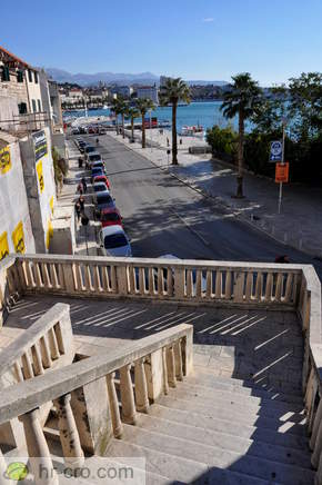 Pogled s stopnic v smeri splitske rive