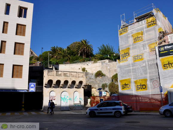 Začetek poti pri Trumbićevi obali