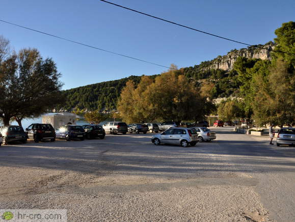 Kasjuni Beach - Parking area