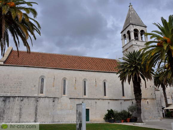 Cerkev sv. Dominika s strani