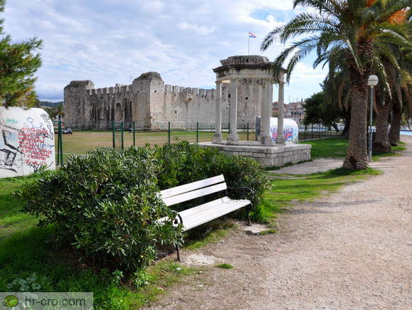 Trogir - Spomenik Marmontu