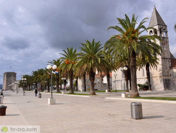 Trdnjava Kamerlengo in Dominikanski samostan