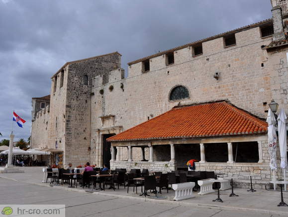 Mala loža ob mestnem obzidju