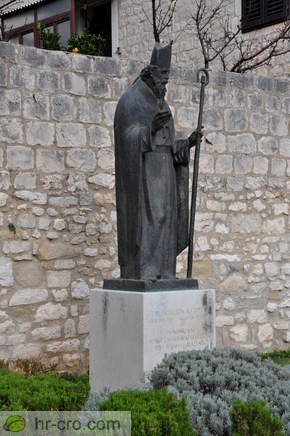 Trogir - Statue von Blazeni Augustin Kazotic