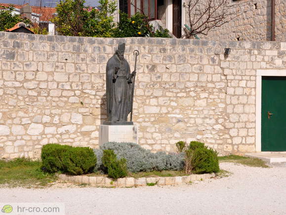 Trogir - Statue von Blazeni Augustin Kazotic