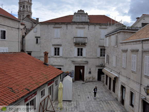 Palača Garagnin-Fanfogna