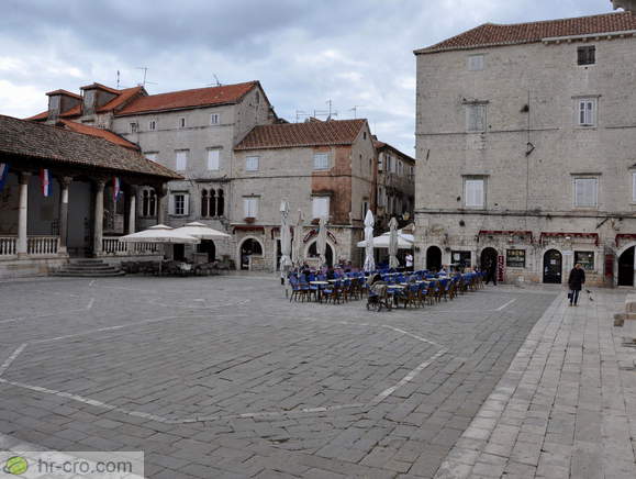 Trg Ivana Pavla II Square - Loggia and Little Cipiko Palace