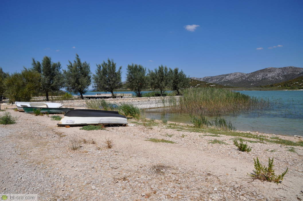 Boats on the gravel shore at Prosika