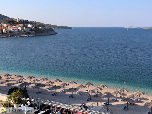 Čudovit razgled na plažo in Primošten