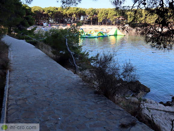 Pogled proti plaži Velika Raduča