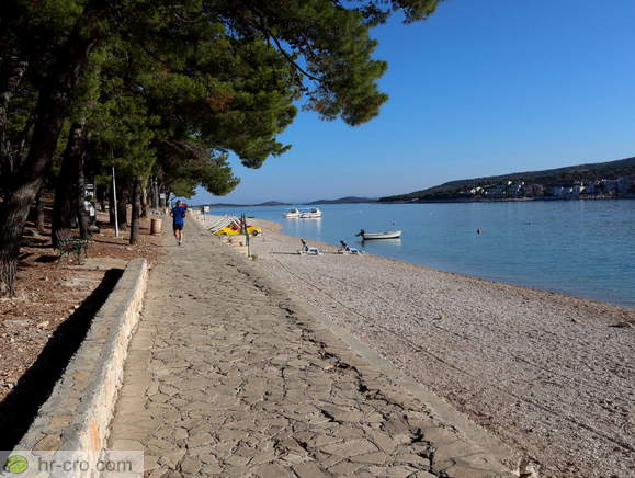 pogled iz plaže Velika Raduča proti rtu Raduča