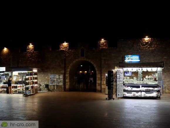 Mestno obzidje zvečer