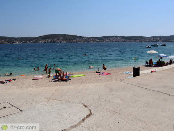 Rogoznica - Strand Gornji muli