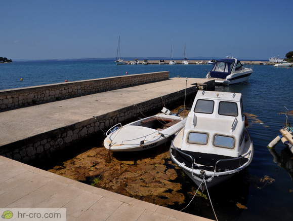Manjši pomol v Luki Petrčane