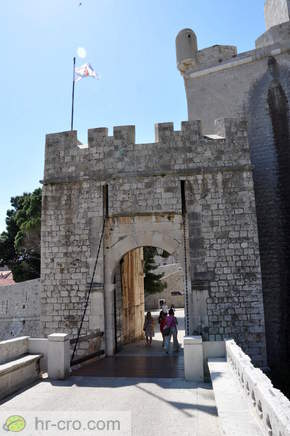 Vrata s Ploč ob trdnjavi Revelin