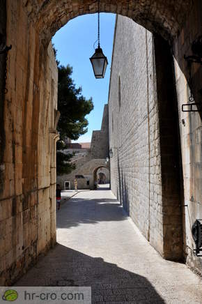 Prehod ob trdnjavi Revelin