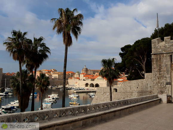Vrata s Ploč (zunanja) in Mestna luka