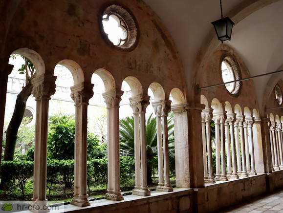 Frančiškanski samostan - Križni hodnik in vrt