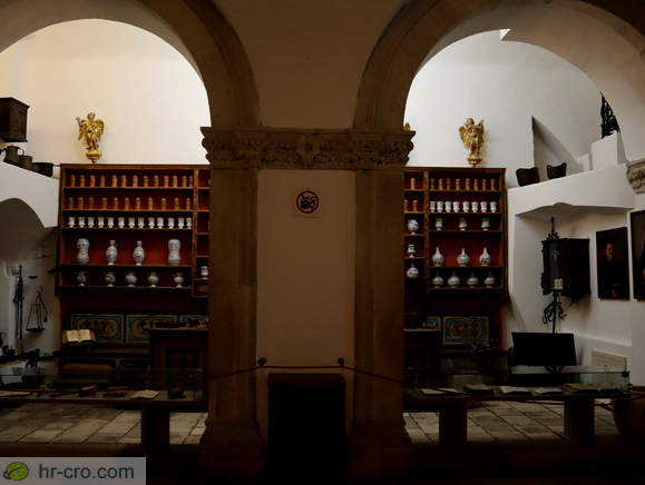 Pogled na staro lekarno