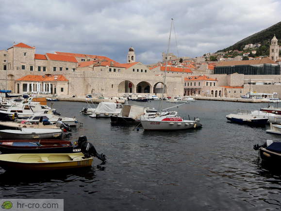 Pogled na nekdanji arsenal in okolico