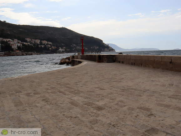 Porporela ob starem pristanišču