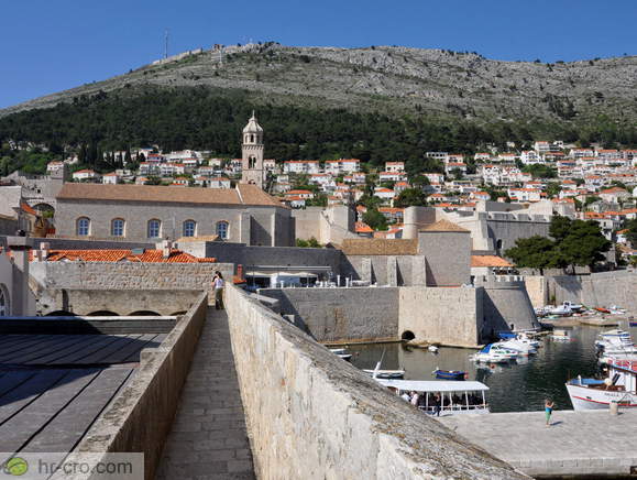 Pot proti vstopni točki na Dubrovniško obzidje z vzhodne strani