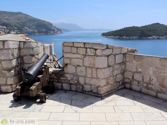 Top proti otoku Lokrum