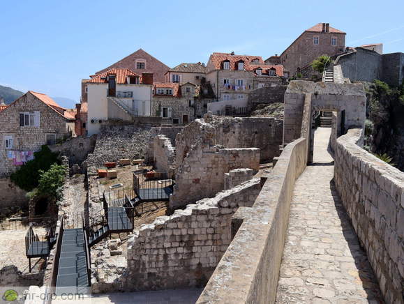 Pot od trdnjave Bokar do stolpa sv. Marije