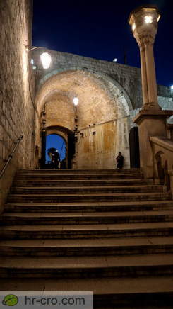 Stars to the outer Pile Gate