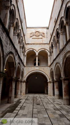 Inner courtyard - View in the direction of north