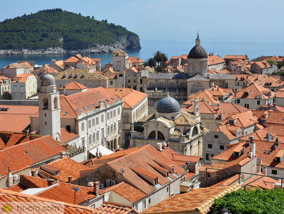 Pogled na Pred Dvorom z dubrovniškega obzidja