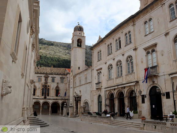 Mestna hiša in gledališče Marina Držića