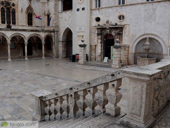 View right from the entrance into the church