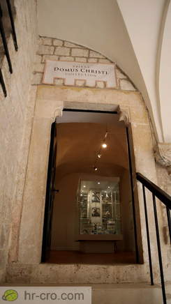 Domus Christi Collection - Entrance