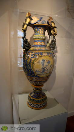 Castelli decorative vase from 16th century