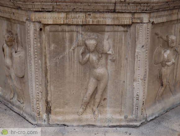 Images on the fountain