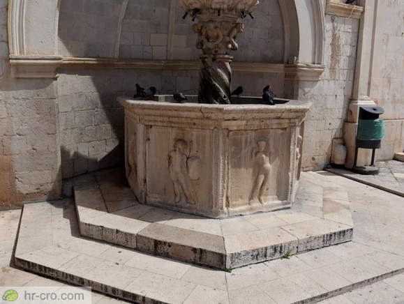 Small Onofrio's Fountain (designer Onofrio di Giordano della Cava, sculptor Petar Martinov)