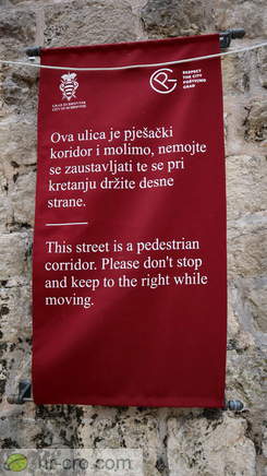 Notification - This street is a pedestrian corridor. Please don't stop and keep to the right while moving.