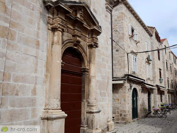 Ulica Za Rokom s pogledom na cerkev sv. Roka in cerkev od Domina
