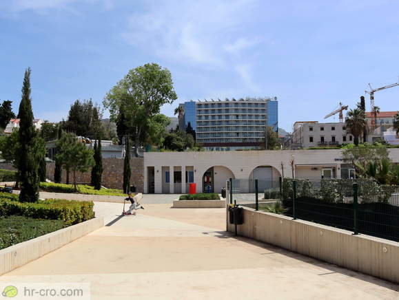 Mestna četrt Lapad z Grand Hotelom Park v ozadju