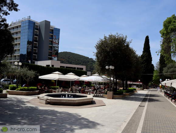 Grand Hotel Park v bližini promenade proti morju