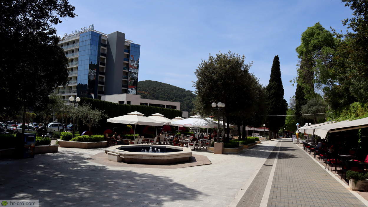 Grand Hotel Park v bližini promenade proti morju - Fotografija: 50004050-2 Grand Hotel Park v bližini promenade proti morju