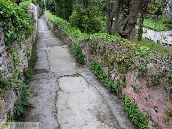 Pešpot od Ulice branitelja Dubrovnika proti parku Gradac