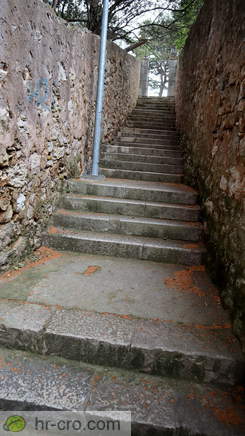 Stopnice proti parku v zadnjem delu poti