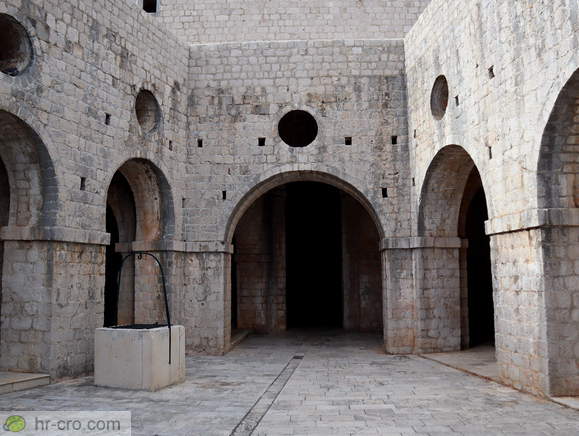 Cister with a drinkable water